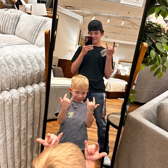 Meet your Posher, Jaydon - Picture 2 of 3